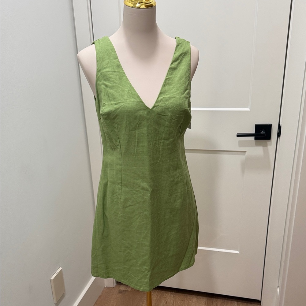 NWT B.right Green Sleeveless V-Neck Dress
